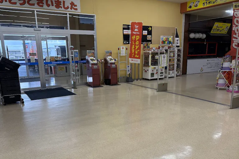 【スーパーセンターニシムタ 指宿店】食物販や物販に最適な食鮮館入口にあるレンタルスペースの画像1