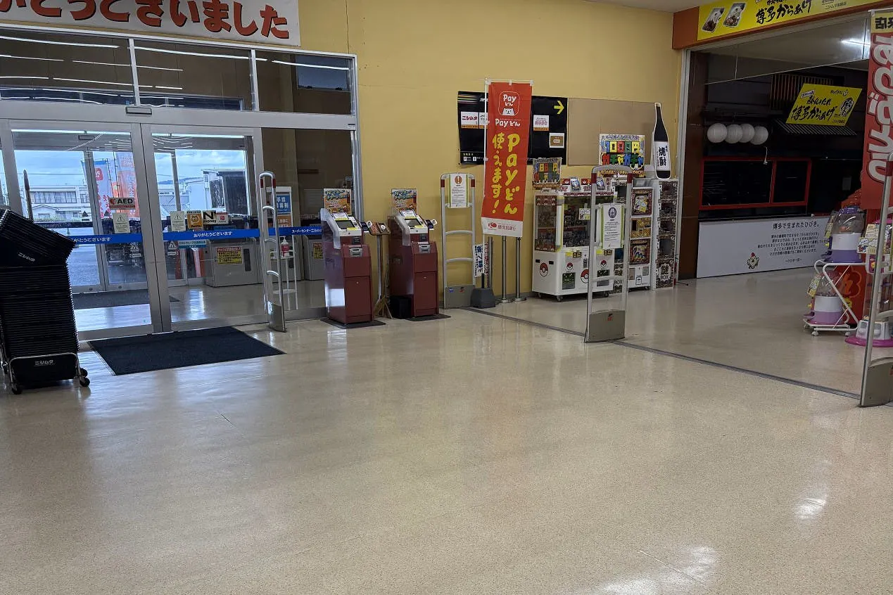 【スーパーセンターニシムタ 指宿店】販促PR・物販に最適な食鮮館入口の屋内イベントスペース
