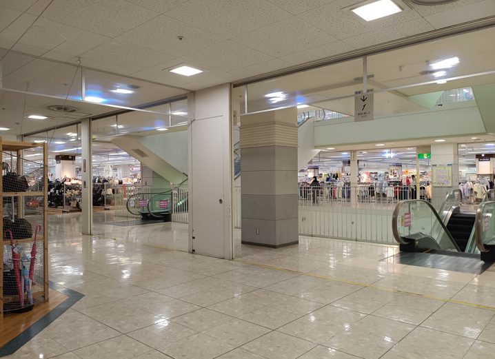 【イオン多賀城】北側エスカレーター2階東側 販促プロモーションや物販に最適なスーパー店内催事イベントスペース