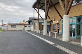 【ダイナム三重川越町店ゆったり館】キッチンカー出店やプロモーションイベントに最適なアミューズメント施設のイベントスペース(駐車場)