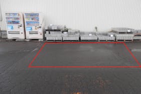 【ホームセンターサンデー柏店】キッチンカーの出店に最適な店舗出入口付近にある屋外スペース