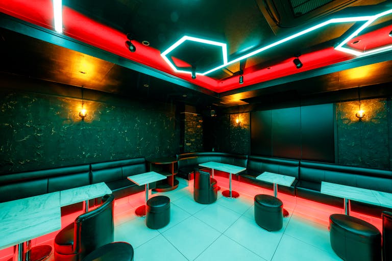 【西武新宿駅5分】撮影・イベント等でご利用可能なネオンを取り入れた流行的な空間のスペースの画像1