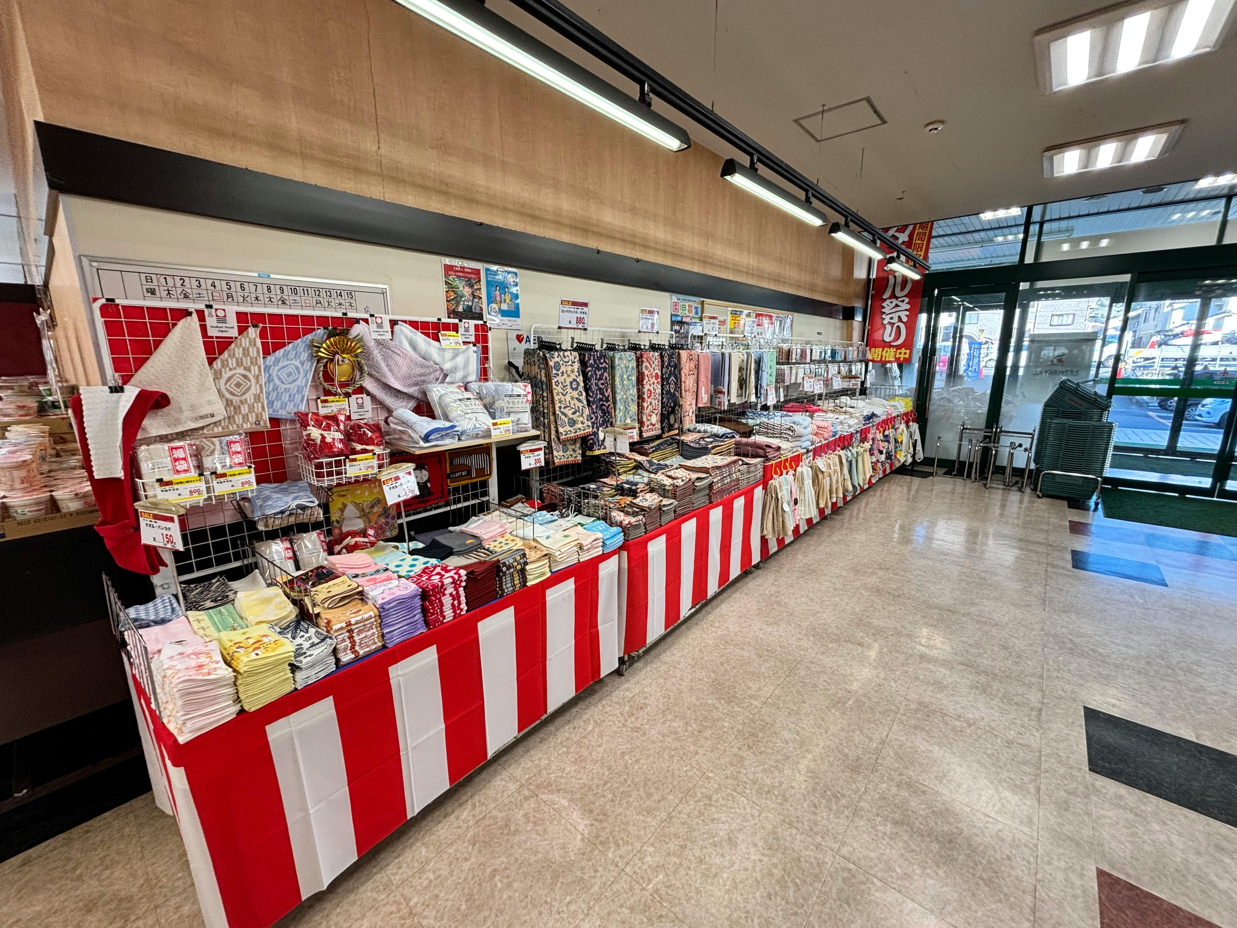 【Aコープハトマート山越店】食物販や販促イベントに最適な店内入口すぐのイベントスペース