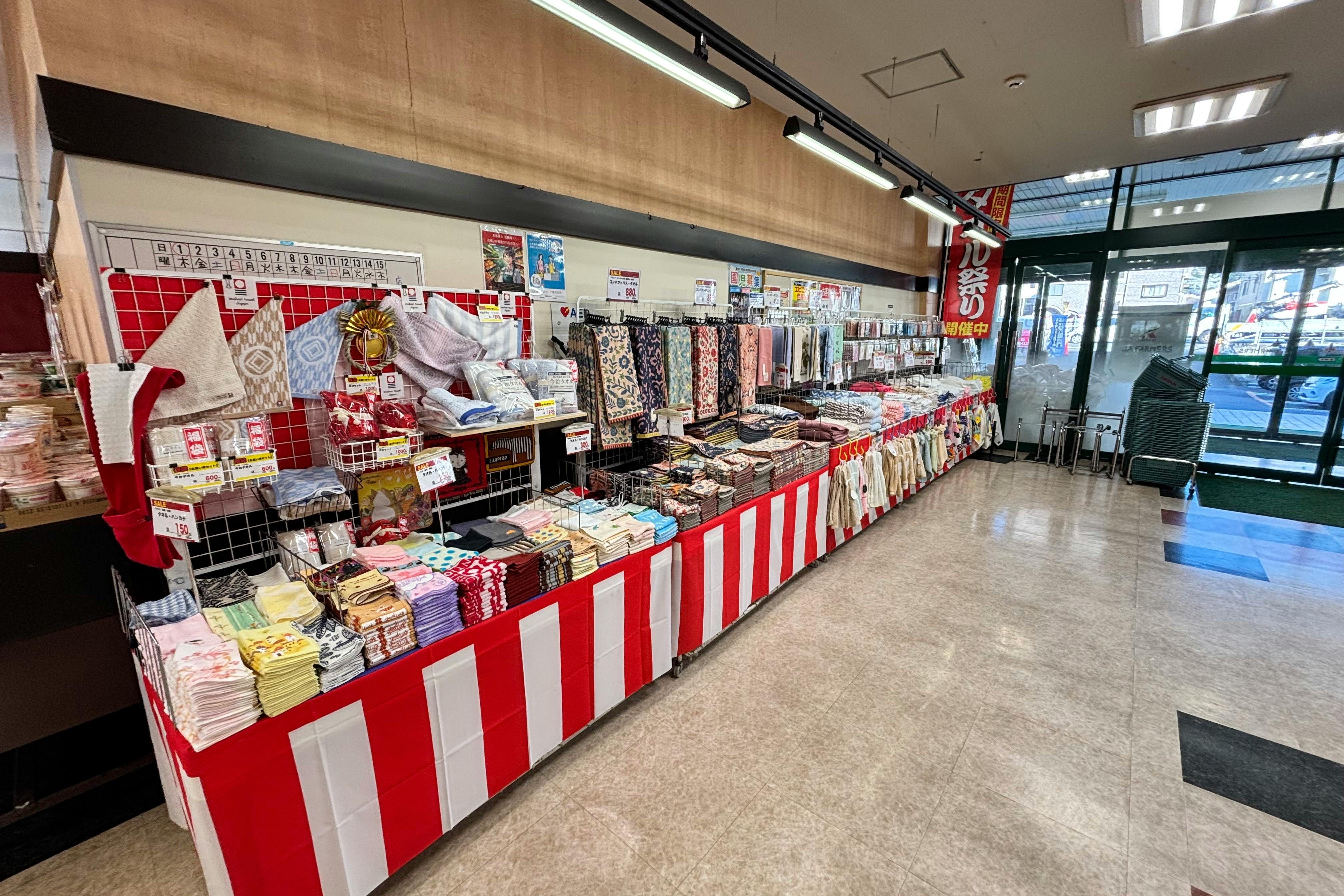 【Aコープハトマート山越店】食物販や販促イベントに最適な店内入口すぐのイベントスペース