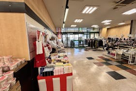 【Aコープハトマート山越店】食物販や販促イベントに最適な店内入口すぐのイベントスペース