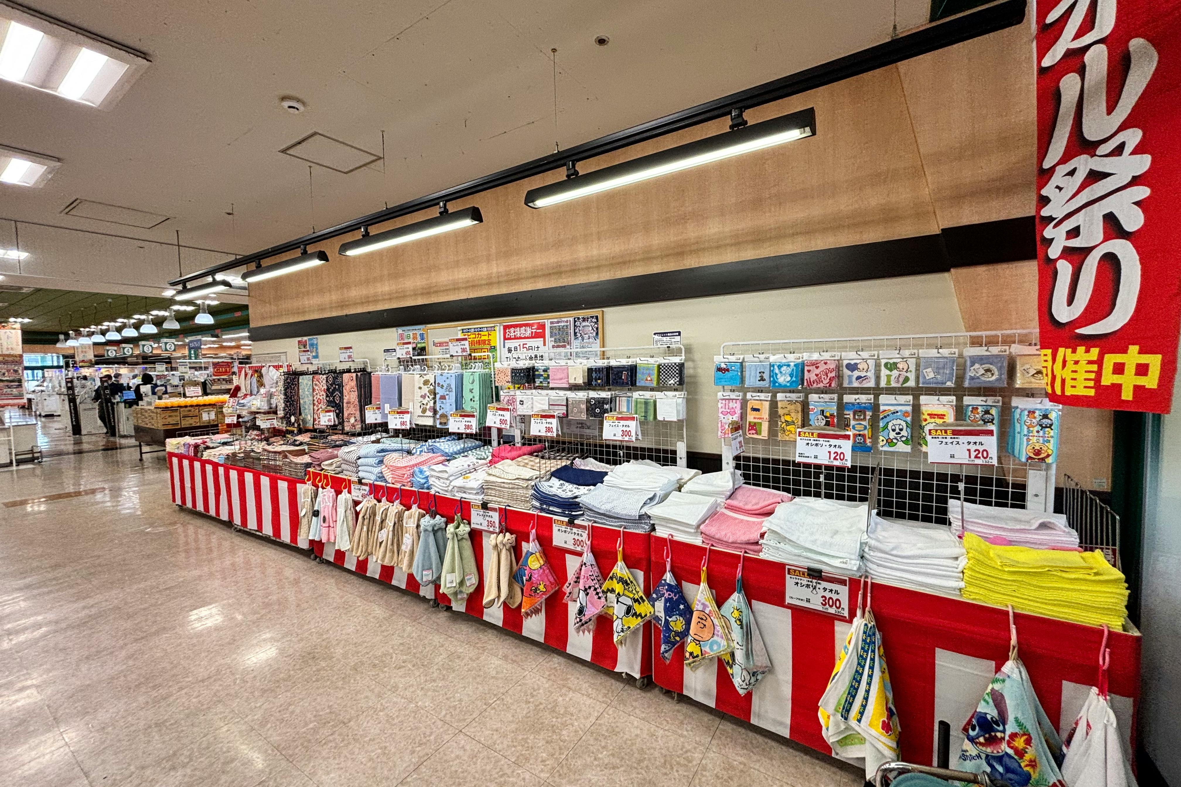 【Aコープハトマート山越店】食物販や販促イベントに最適な店内入口すぐのイベントスペース