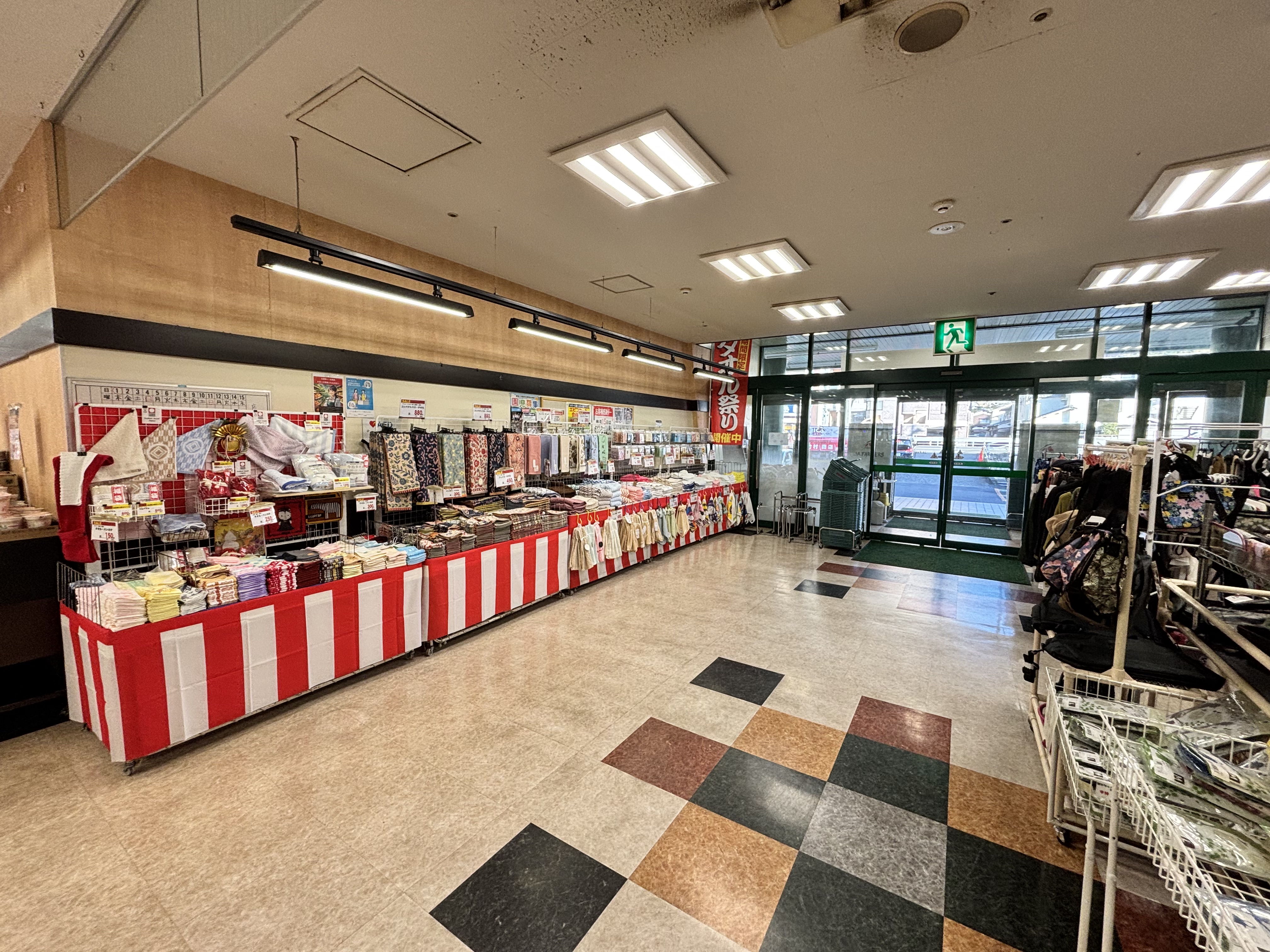 【Aコープハトマート山越店】食物販や販促イベントに最適な店内入口すぐのイベントスペース