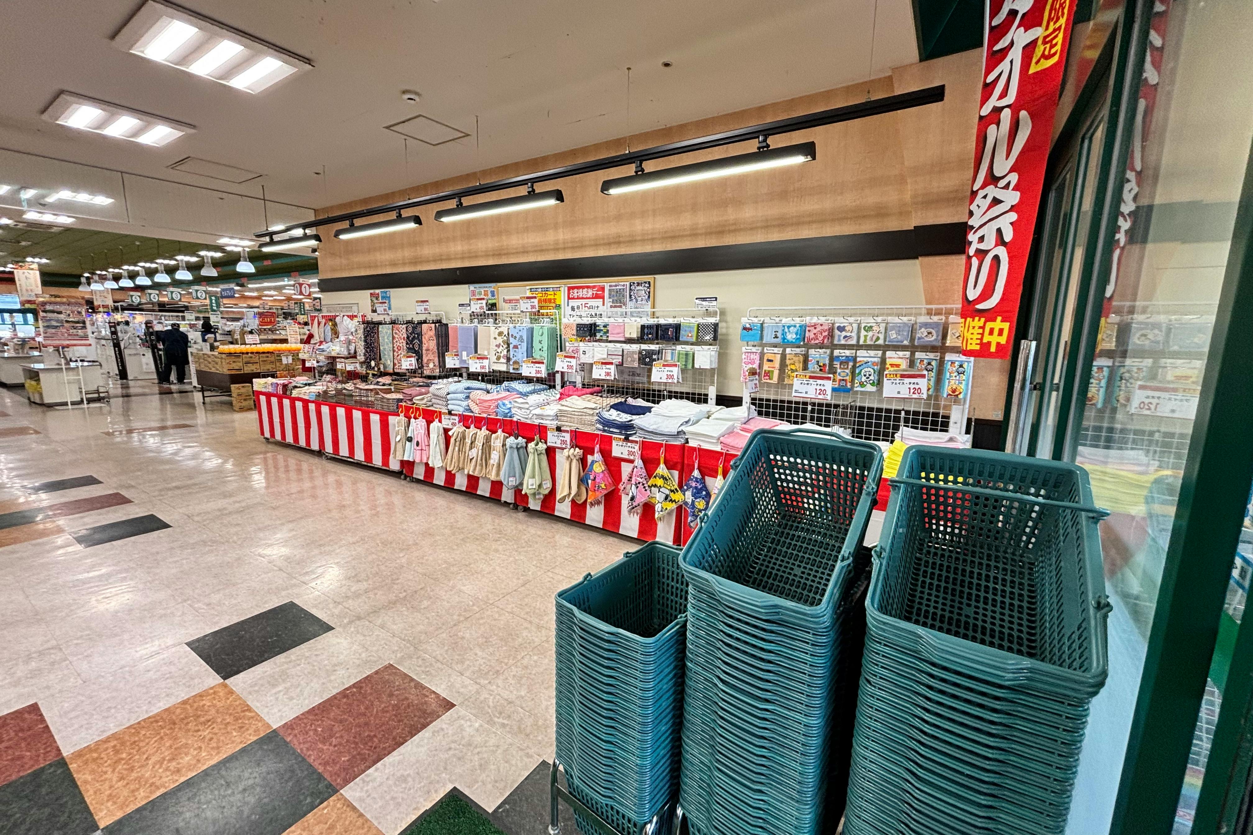 【Aコープハトマート山越店】食物販や販促イベントに最適な店内入口すぐのイベントスペース