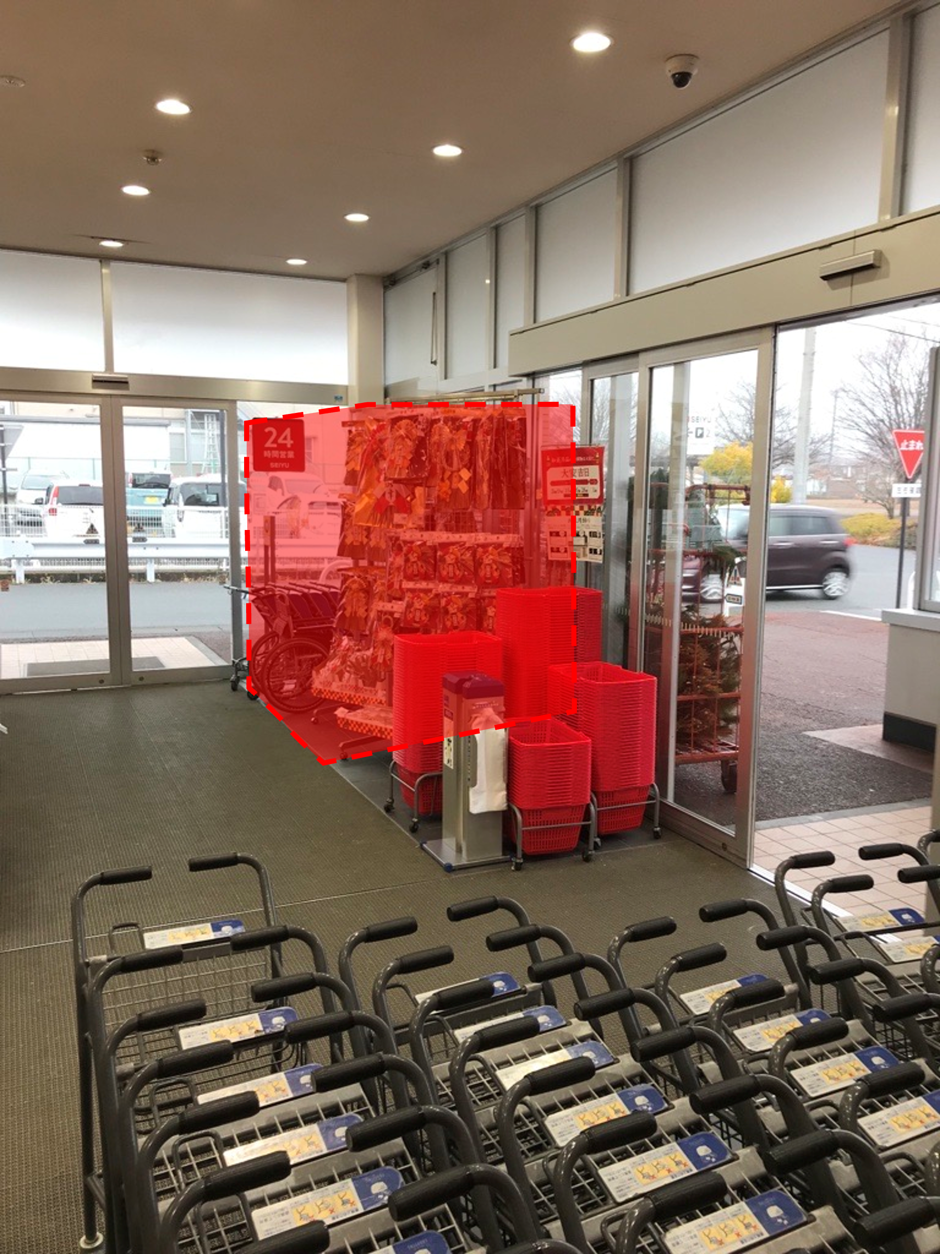 【西友　長野北店】店内入口横　プロモーション用途や物販、食物販のポップアップストアに最適なスーパー店内催事イベントスペース