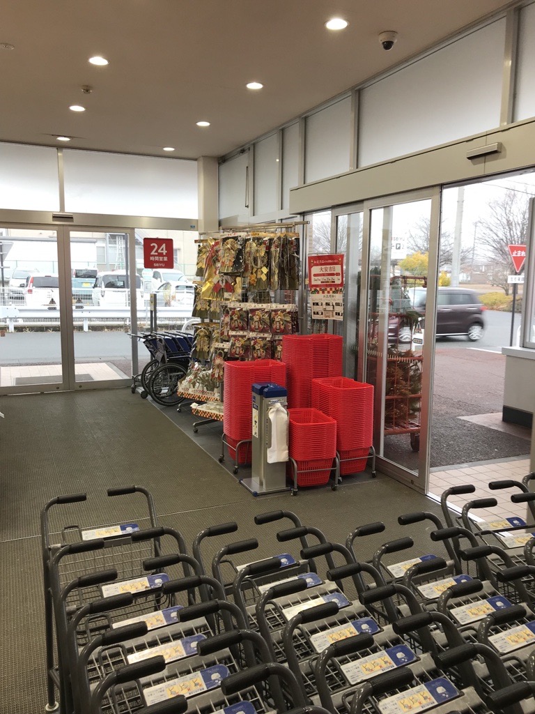 【西友　長野北店】店内入口横　プロモーション用途や物販、食物販のポップアップストアに最適なスーパー店内催事イベントスペース