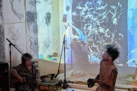 【日暮里駅3分】アート系の展示会等に適した壁面展示も可能なギャラリーbar内にあるスペース