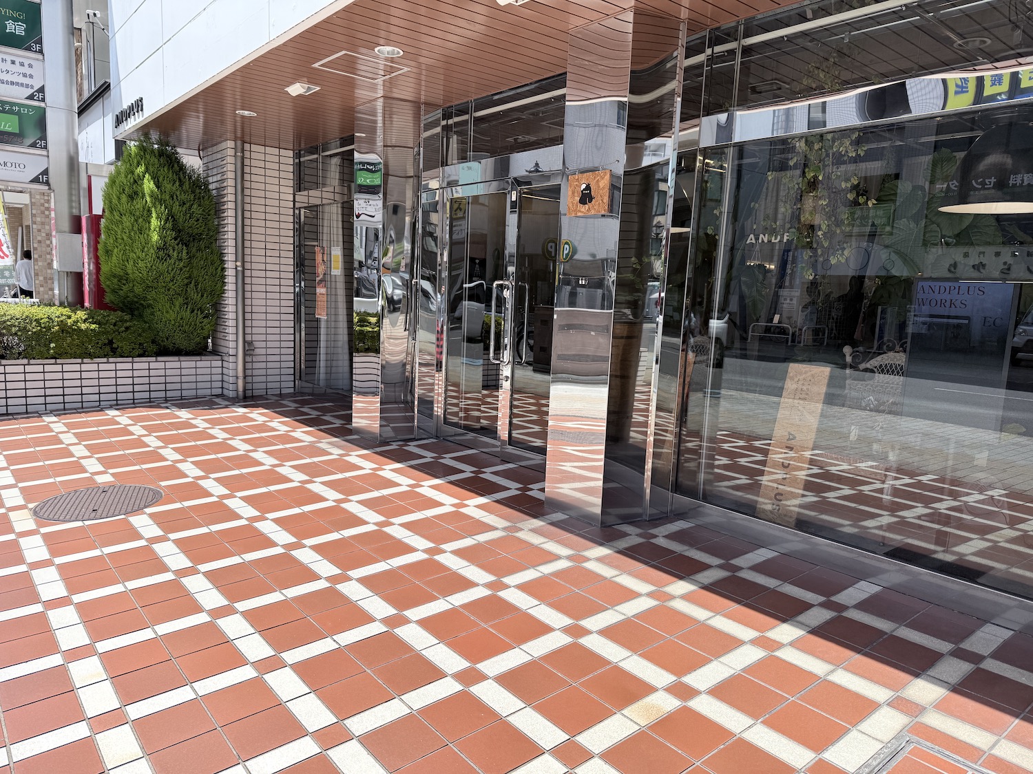 【新静岡駅3分】スペース7（表のタイルの部分は利用できます）