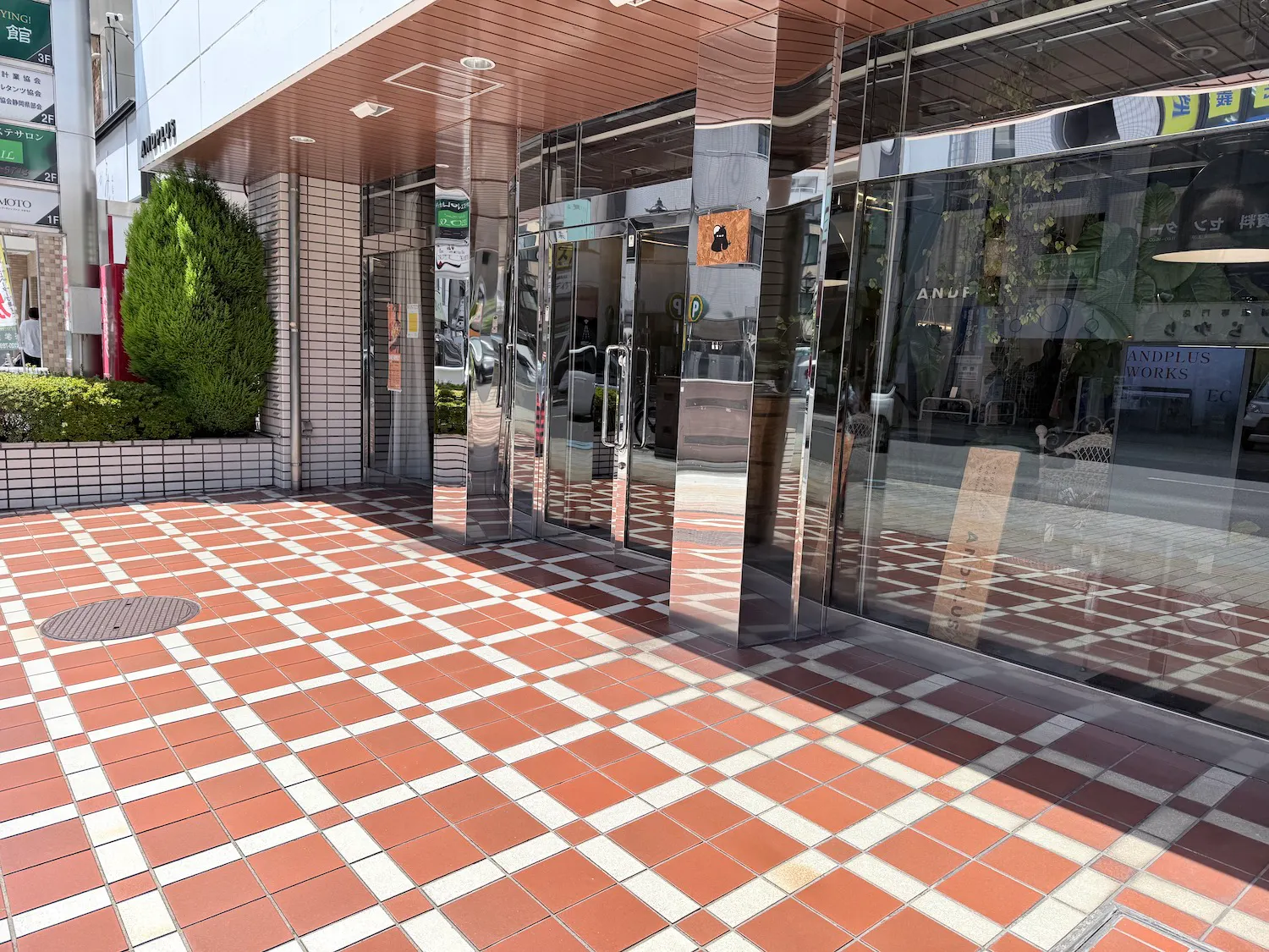 【新静岡駅3分｜静岡駅10分】全面ガラス張り・植物のある路面ポップアップスペース