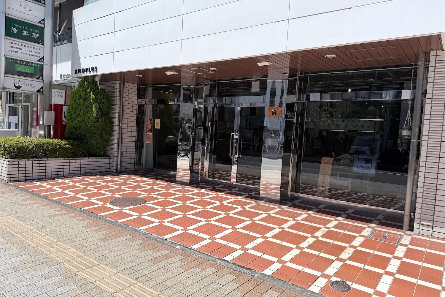 【新静岡駅3分|静岡駅10分】通り沿い全面ガラス張り・植物のある路面ポップアップスペース