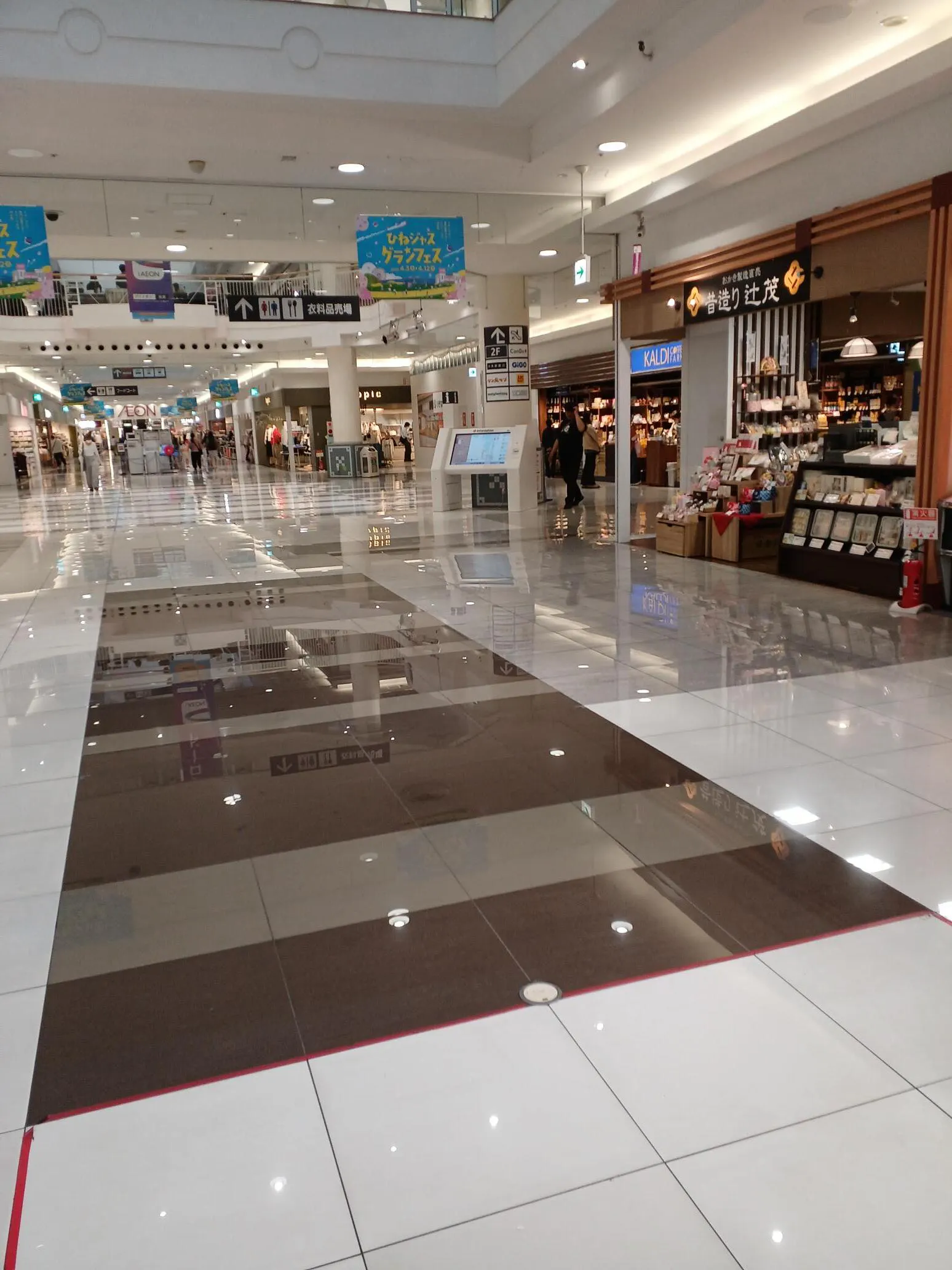 【イオンモール日根野*】【イオンモール日根野】1Fモール通路（昔造り辻茂前）