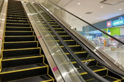 【イオンモール白山】モール内広告 エスカレーター(側面ガラス)