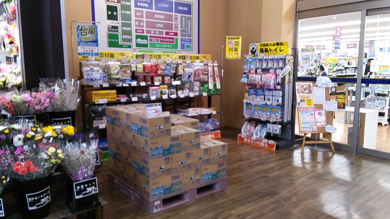 【サンデー釜石港町店】風除室 食物販やプロモーション等の出店に最適なホームセンター店内のイベントスペース