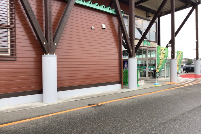 【ダイナム新発田加治店ゆったり館】キッチンカーやプロモーションイベントの開催に最適なアミューズメント施設のイベントスペース(出入口前)の画像2