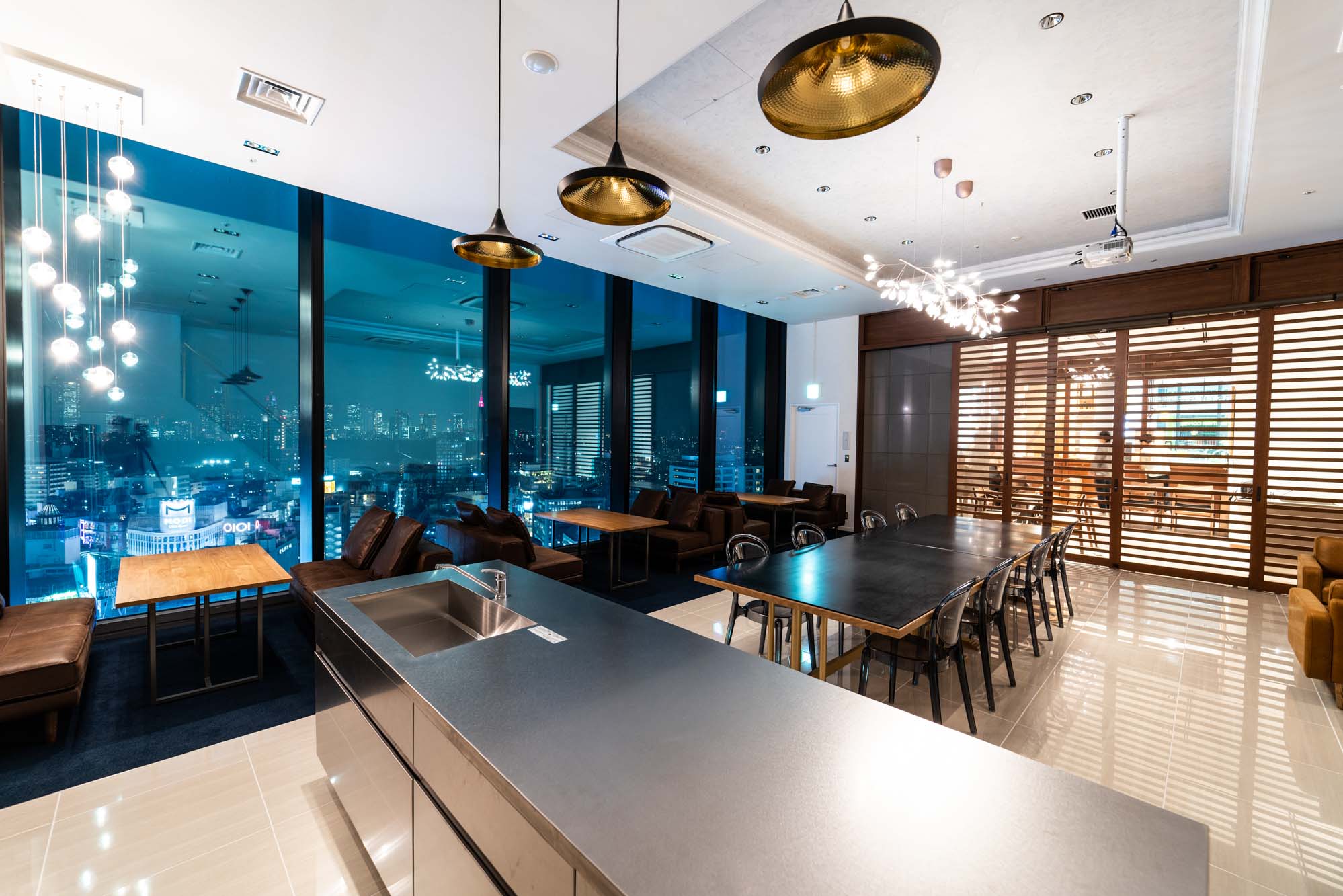 【渋谷駅直結】スペース7（ROOM1：夜は渋谷の夜景が一望できます）