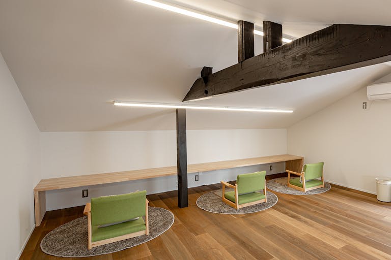 最大収容人数3名の静かで落ち着けるコワーキングスペース