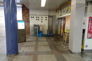 【新津田沼駅】(改札外)食物販やポップアップストアに最適な人の流動が多い改札前コンコース