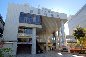 【新津田沼駅】(改札外)食物販やポップアップストアに最適な人の流動が多い改札前コンコース