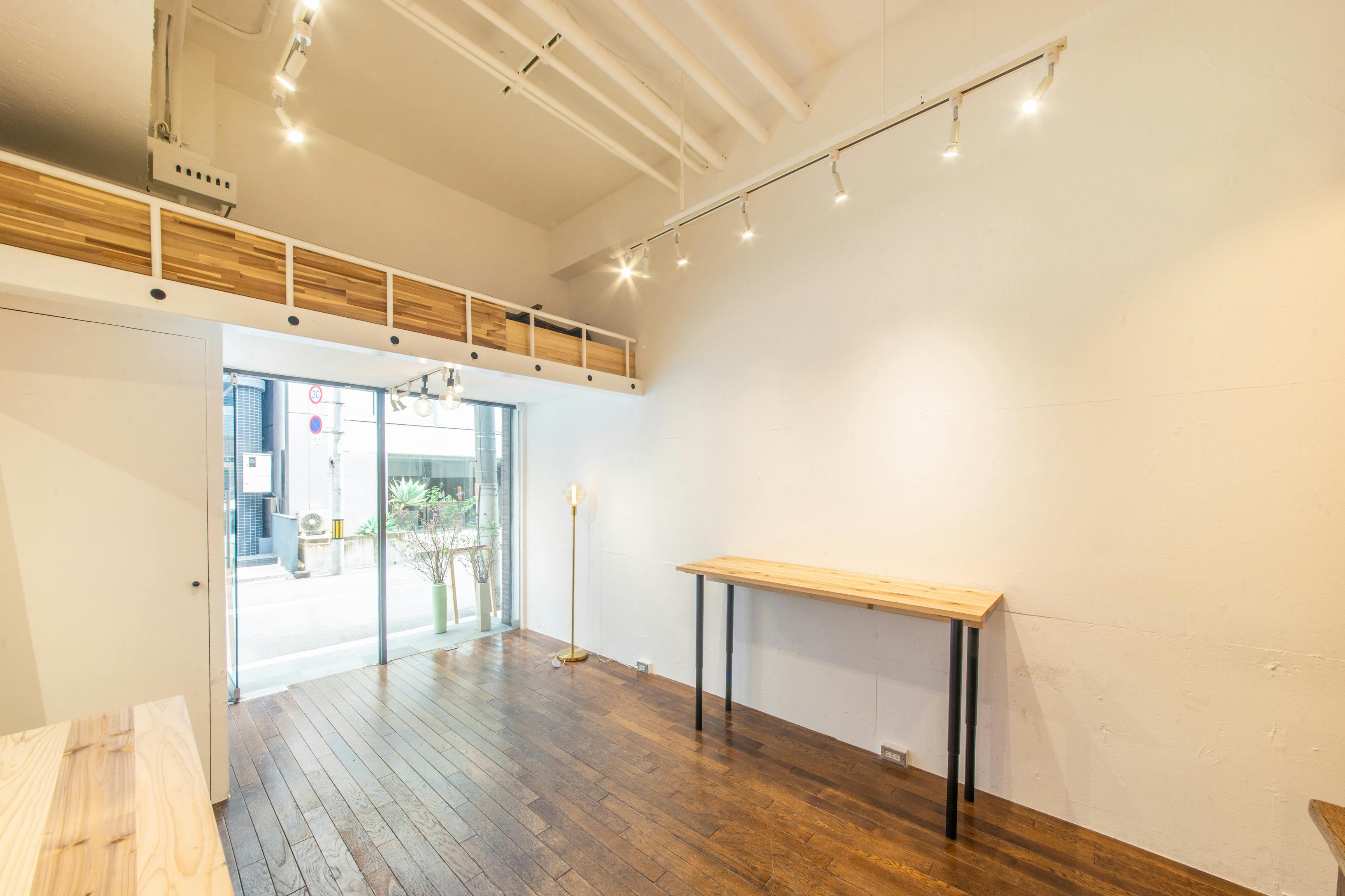 【心斎橋駅・本町駅5分】ポップアップストアや展示販売会、個展・グループ展等のアート展示に最適な路面店・ギャラリースペース