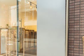 【心斎橋駅・本町駅5分】ポップアップストアや展示販売会、個展・グループ展等のアート展示に最適な路面店・ギャラリースペース