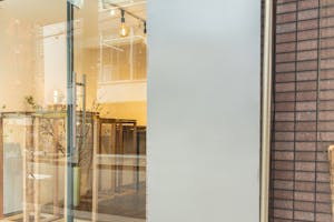 【心斎橋駅・本町駅5分】ポップアップストアや展示販売会、個展・グループ展等のアート展示に最適な路面店・ギャラリースペース