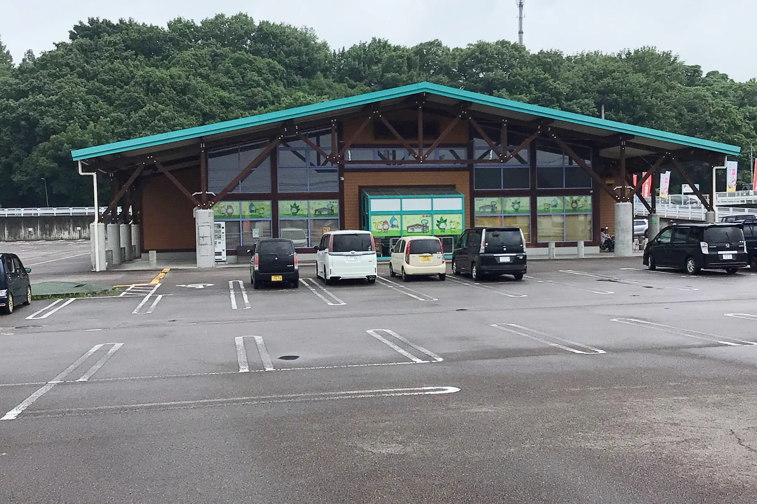 【ダイナム美濃加茂店ゆったり館】電子タバコ等のプロモーションイベントに最適なアミューズメント施設のイベントスペース(喫煙所側)
