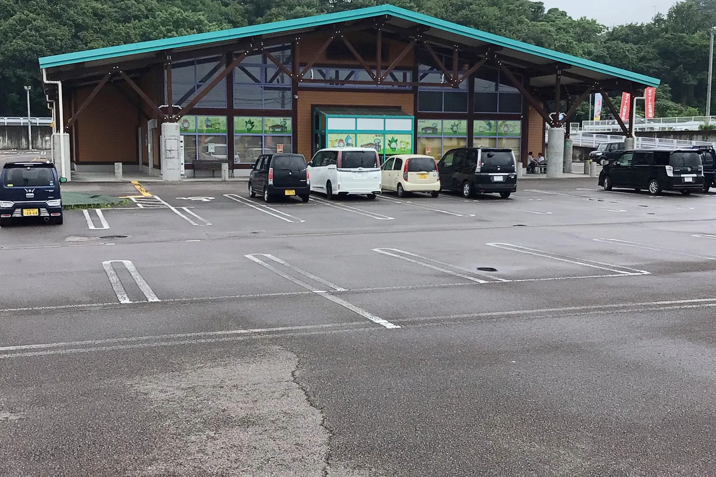 【ダイナム美濃加茂店ゆったり館】電子タバコ等のプロモーションイベントに最適なアミューズメント施設のイベントスペース(喫煙所側)
