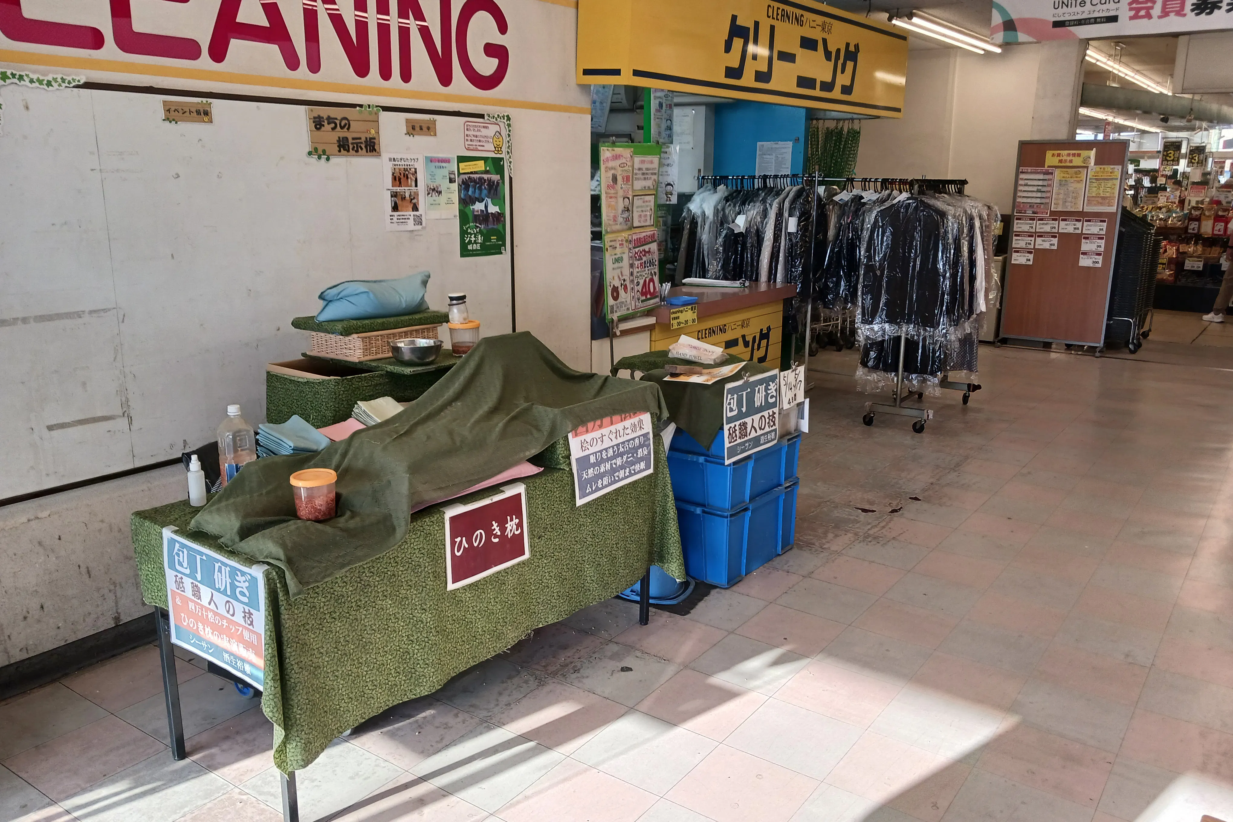 【西鉄ストア七隈店】駐車場側出入口店内 販促プロモーションや物販に最適なスーパー店内催事イベントスペース