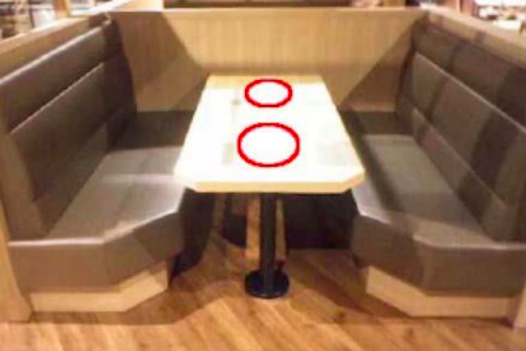 【イオンモール常滑】モール内広告 フードコートテーブルシールの画像1