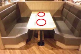 【イオンモール常滑】モール内広告 フードコートテーブルシール