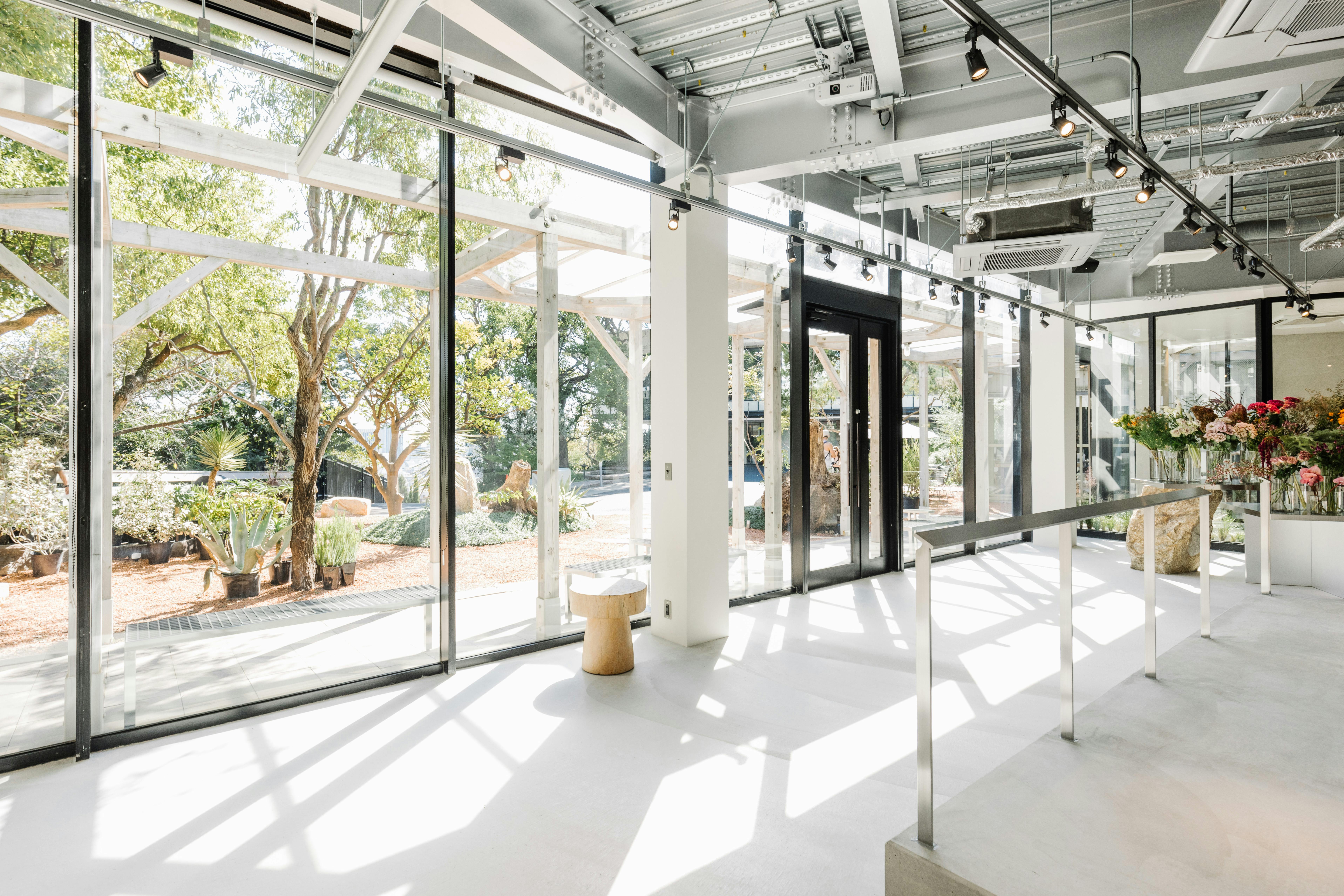 【新神戸駅10分】ポップアップストアや展示会に最適な音響・冷蔵庫機器の整った花屋へ移設のイベントスペース