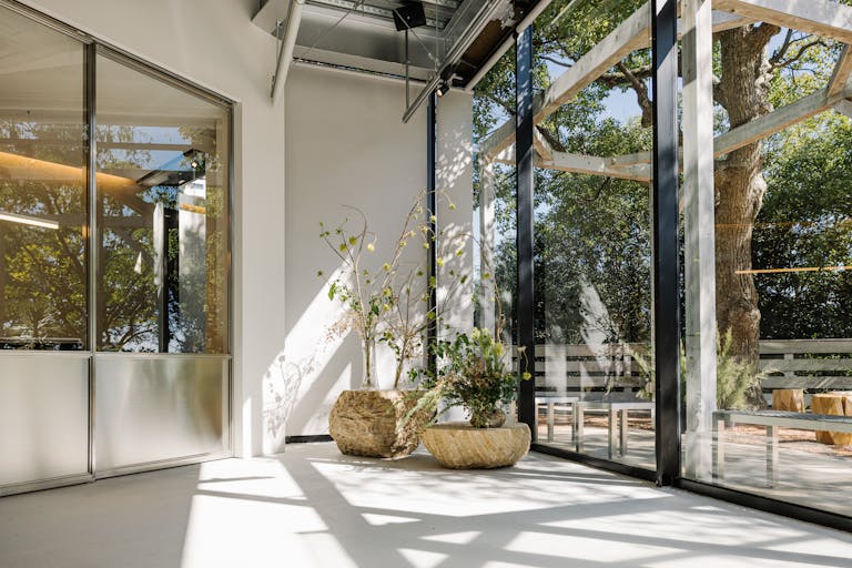 【新神戸駅10分】ポップアップストアや展示会に最適な音響・冷蔵庫機器の整った花屋へ移設のイベントスペースの画像4