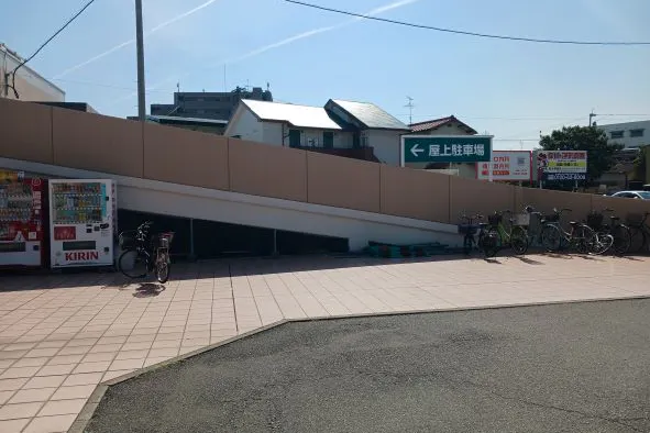 【レガネット飯倉】スロープ横 販促プロモーションや物販に最適なスーパー屋外催事イベントスペース