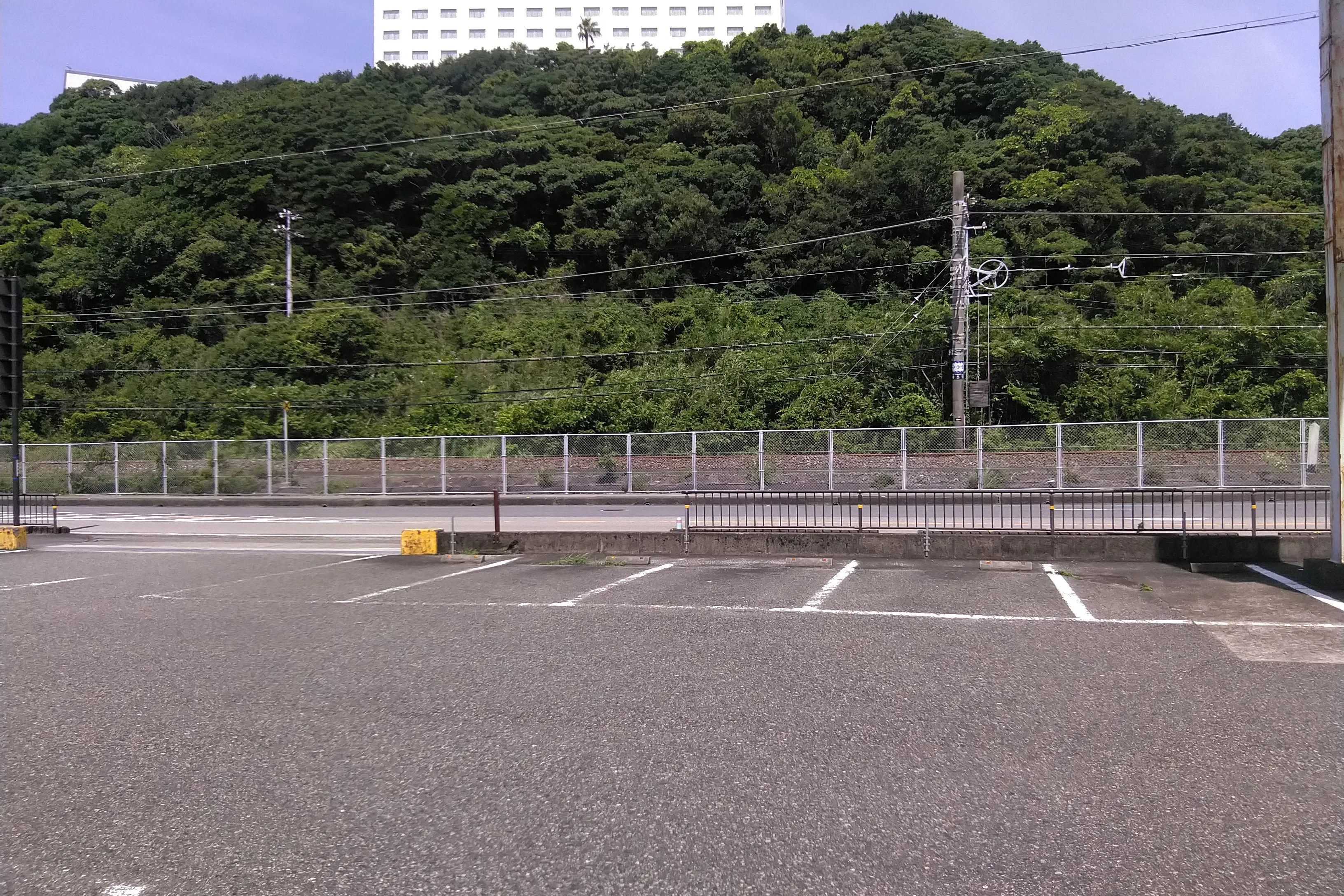 【エディオン串本店】キッチンカーの利用に適した駐車場スペース