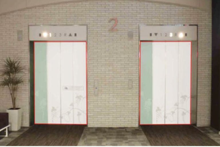 【イオンモール甲府昭和】モール内広告 エレベーターの画像1