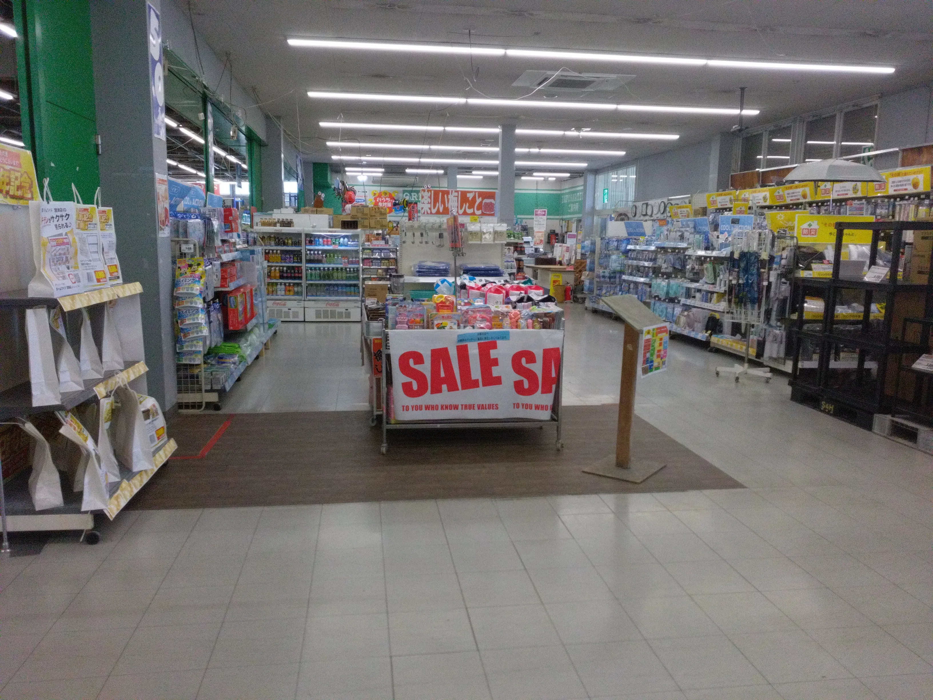 【ホームワイド宮崎店(大分県)】店内 催事スペース(本館)