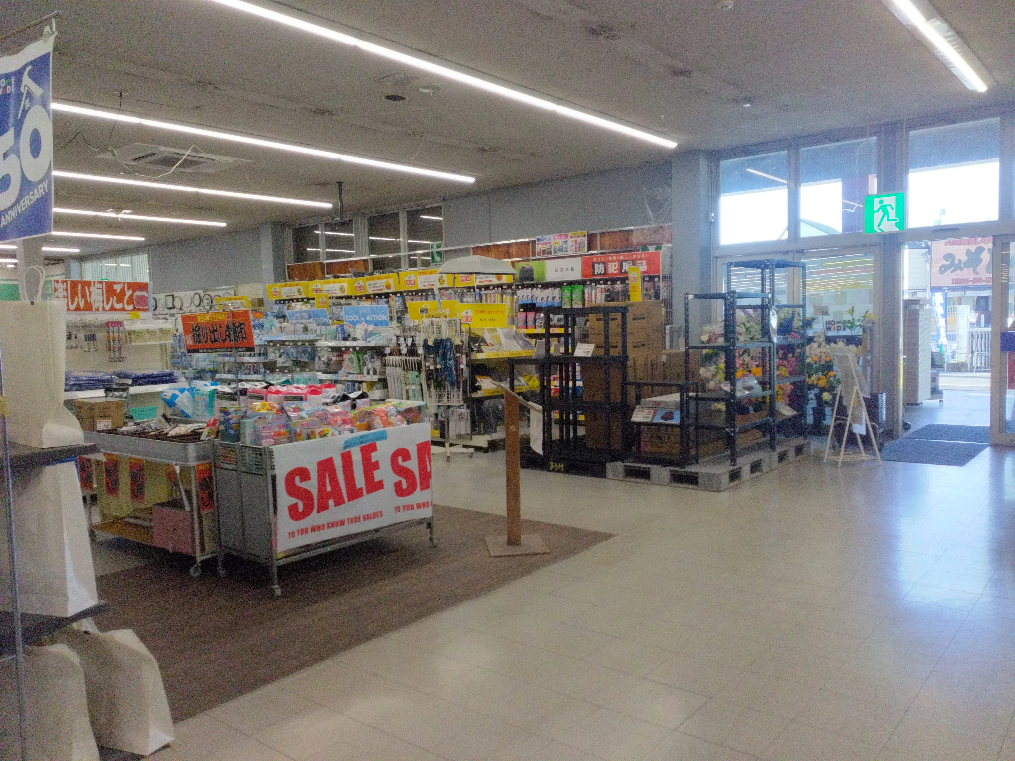 【ホームワイド宮崎店（大分県）】店内　催事スペース（本館）