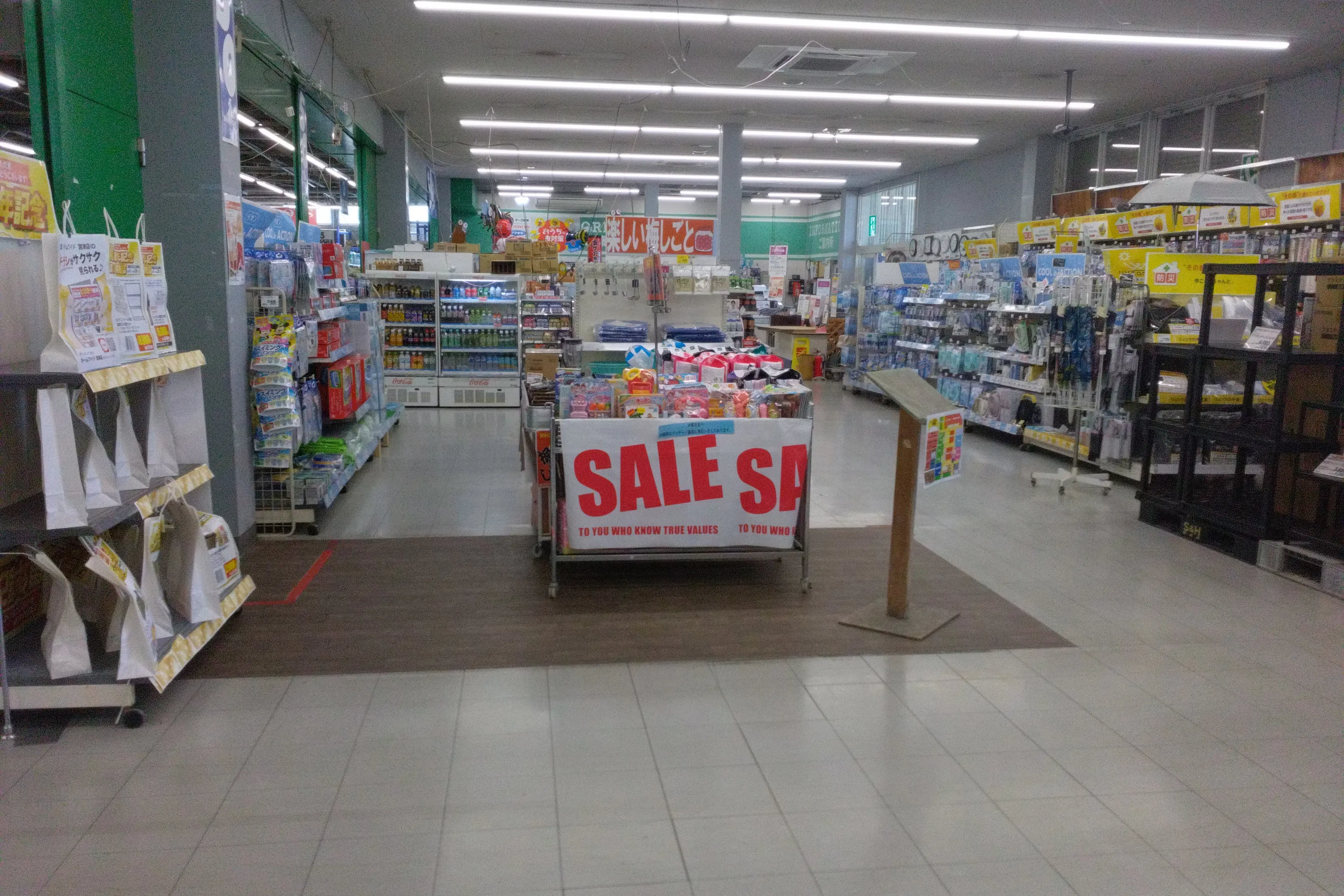 【ホームワイド宮崎店(大分県)】店内 催事スペース(本館)