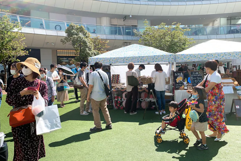 ãã©ãŸãŒããã«ã·ã§ïŒ2æéå¬ïŒããŒãïŒã¹ã€ãŒãïŒãé£åç©è²©ã«æé©ïŒã©ãŸãŒãå·åŽ2éãã«ãŒãã¡åºå Žãã§éå¬ããããã«ã·ã§ã¹ããŒã¹ã®ç»å4