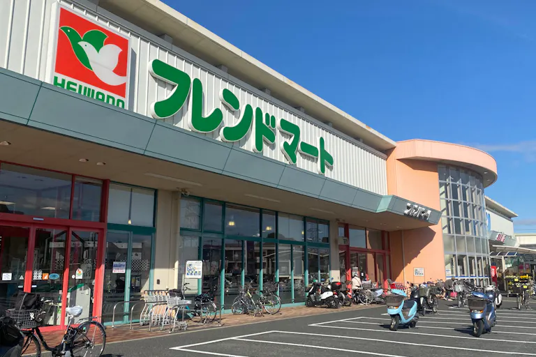 【フレンドマート東寝屋川店】各種プロモーションや物販に最適なスーパー内風除室のイベントスペースの画像2