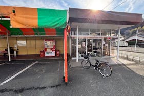 【Aコープ松野店】食物販や販促イベントに最適な入口横テント下の屋外スペース