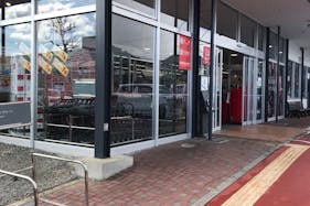 【西友 伊賀良店】店頭(軒下) プロモーション用途や物販、食物販のポップアップストアに最適なスーパー屋外軒先の催事イベントスペース