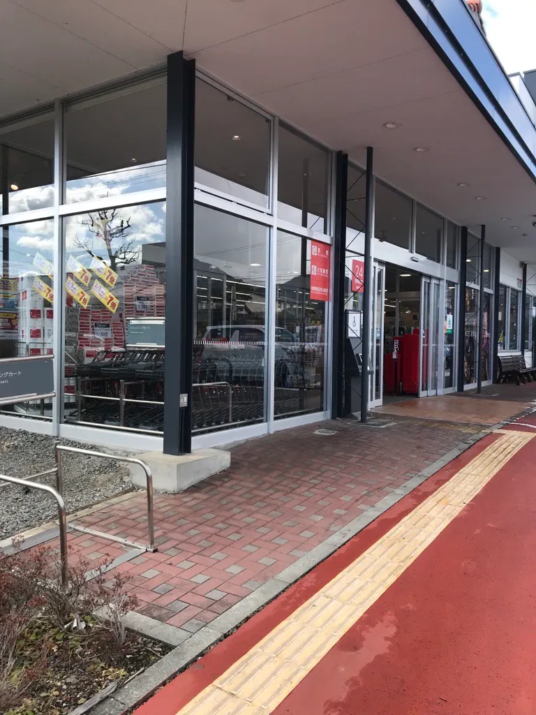 【西友 伊賀良店】店頭(軒下) プロモーション用途や物販、食物販のポップアップストアに最適なスーパー屋外軒先の催事イベントスペース