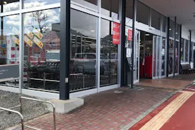 【西友 伊賀良店】店頭(軒下) プロモーション用途や物販、食物販のポップアップストアに最適なスーパー屋外軒先の催事イベントスペース