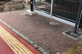 【西友 伊賀良店】店頭(軒下) プロモーション用途や物販、食物販のポップアップストアに最適なスーパー屋外軒先の催事イベントスペース