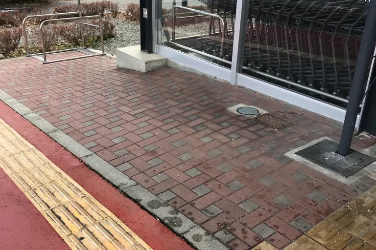 【西友 伊賀良店】店頭(軒下) プロモーション用途や物販、食物販のポップアップストアに最適なスーパー屋外軒先の催事イベントスペース